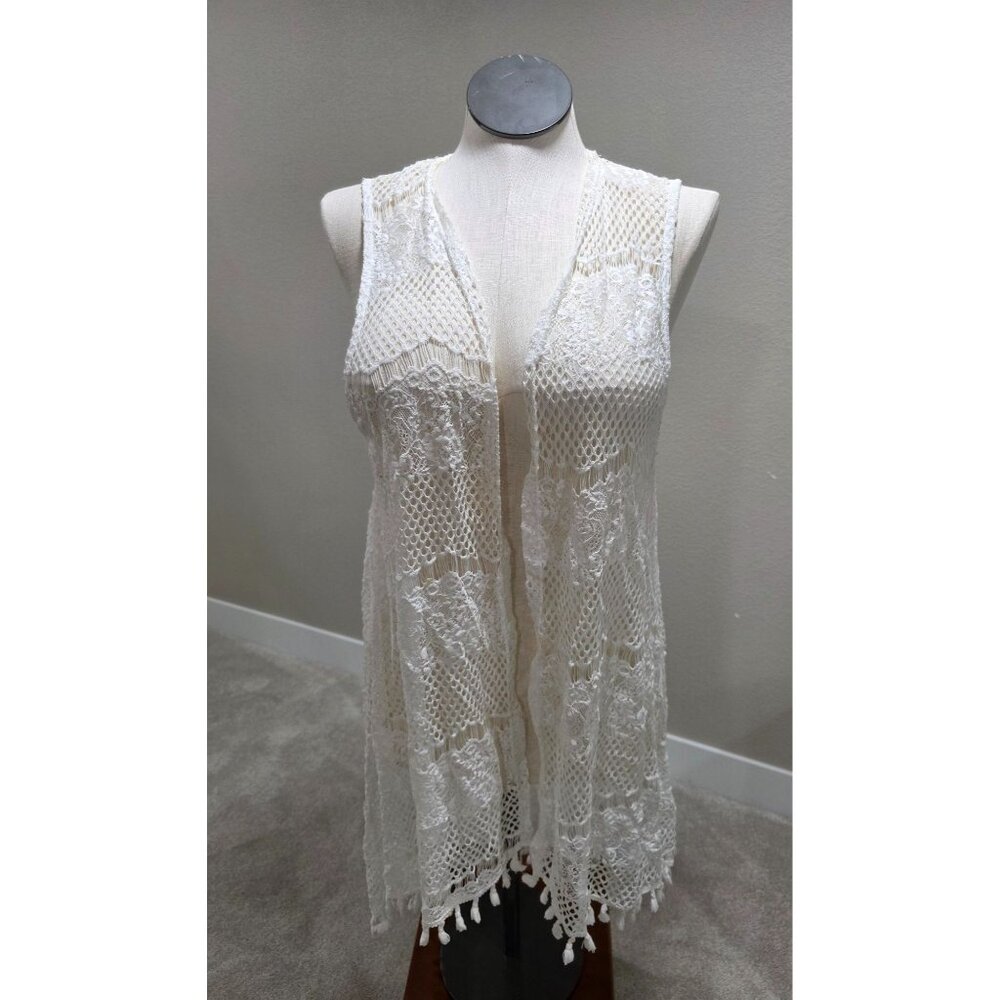 White Crochet Lace Sleeveless Vest With Fringe Hem By Espresso